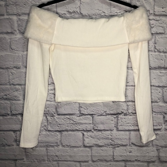 NWOT Faux Fur Off The Shoulder Fitted Crop Top - Picture 2 of 4